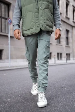Pantalon ajustable avec ficelle au niveau de la taille