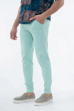 Pantalon chino classique uni