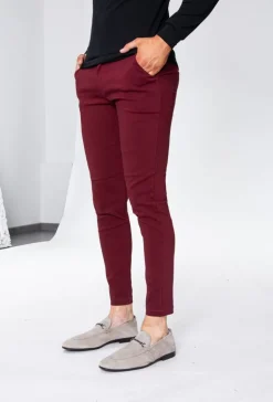 Pantalon chino tendance uni