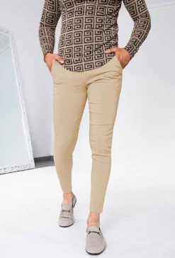 Pantalon chino tendance uni
