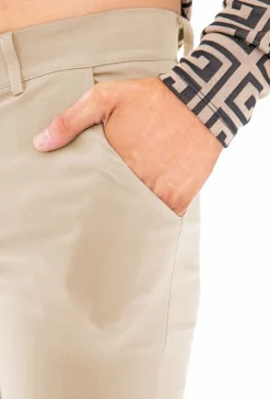 Pantalon chino tendance uni