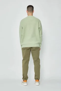 Pantalon droit uni avec patch géométrique