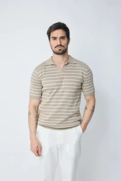 Polo col v
