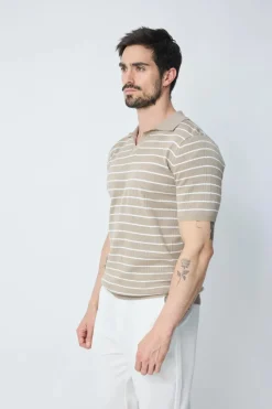 Polo col v