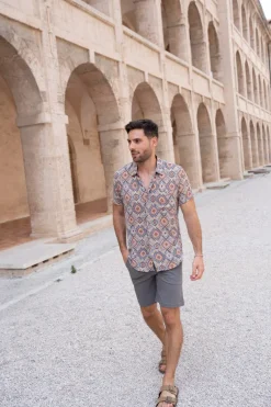 Short chino uni léger stretch et très confortable