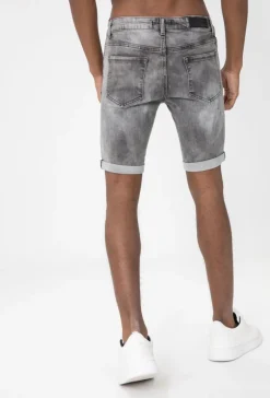 Short jean déchiré