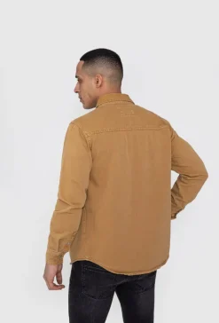Surchemise jean cintrée à col classique avec finition usée