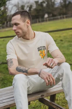 T-shirt beige à manches courtes avec col rond