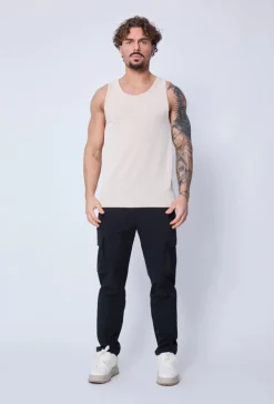 T-shirt débardeur côtelé slim qui épouse la silouette et met le coprs en valeur