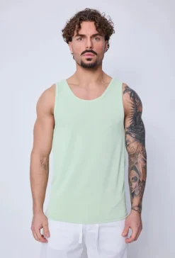 T-shirt débardeur côtelé slim qui épouse la silouette et met le coprs en valeur