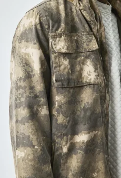 Veste coupe-vent camouflage à capuche