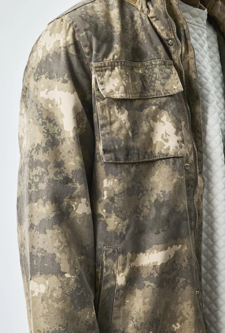 Veste coupe-vent camouflage à capuche