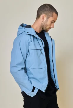 Veste courte à capuche réglable avec ficelle