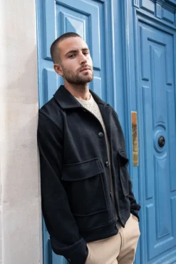 Veste uni texturé avec grandes poches à rabat
