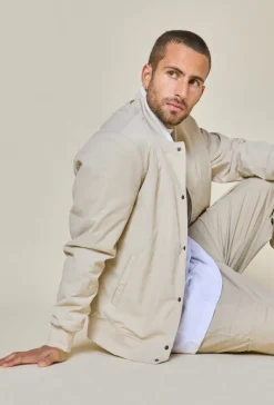 Veste uni texturé avec grandes poches à rabat