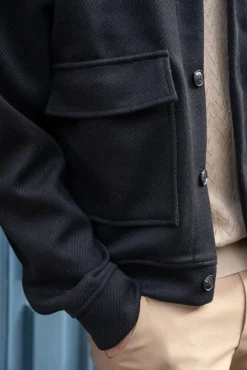 Veste uni texturé avec grandes poches à rabat
