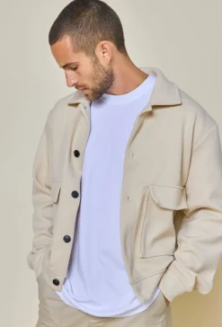 Veste uni texturé avec grandes poches à rabat